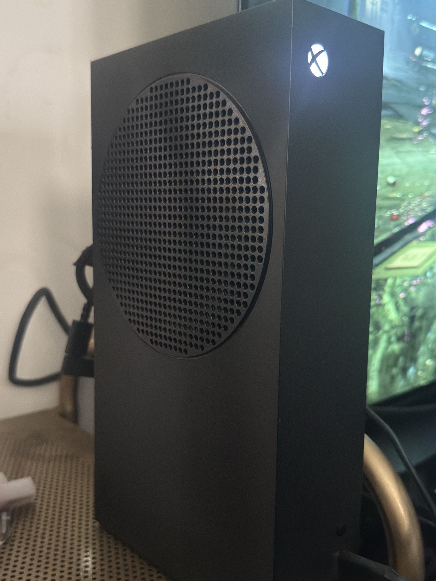 Xbox Series S 1TB / 2 Controllers And Headset.