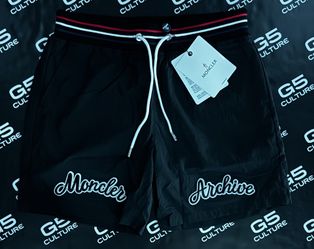 Moncler short size M