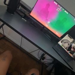 Gaming desk + Chair + Monitor 