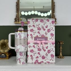 stanley S*Love Limited Edition Gift Box 40oz Water Cup, Send Love Gifts Are The Best Choice, Sports Travel Water Cup,Designed For Hot And Cold Drinks