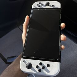 Nintendo Switch OLED ( USED ) 