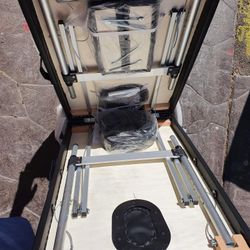 Aluminium Massage Table Portable Massage Bed Masa de masaje, Folding With Strong Legs, Durable, Brand New