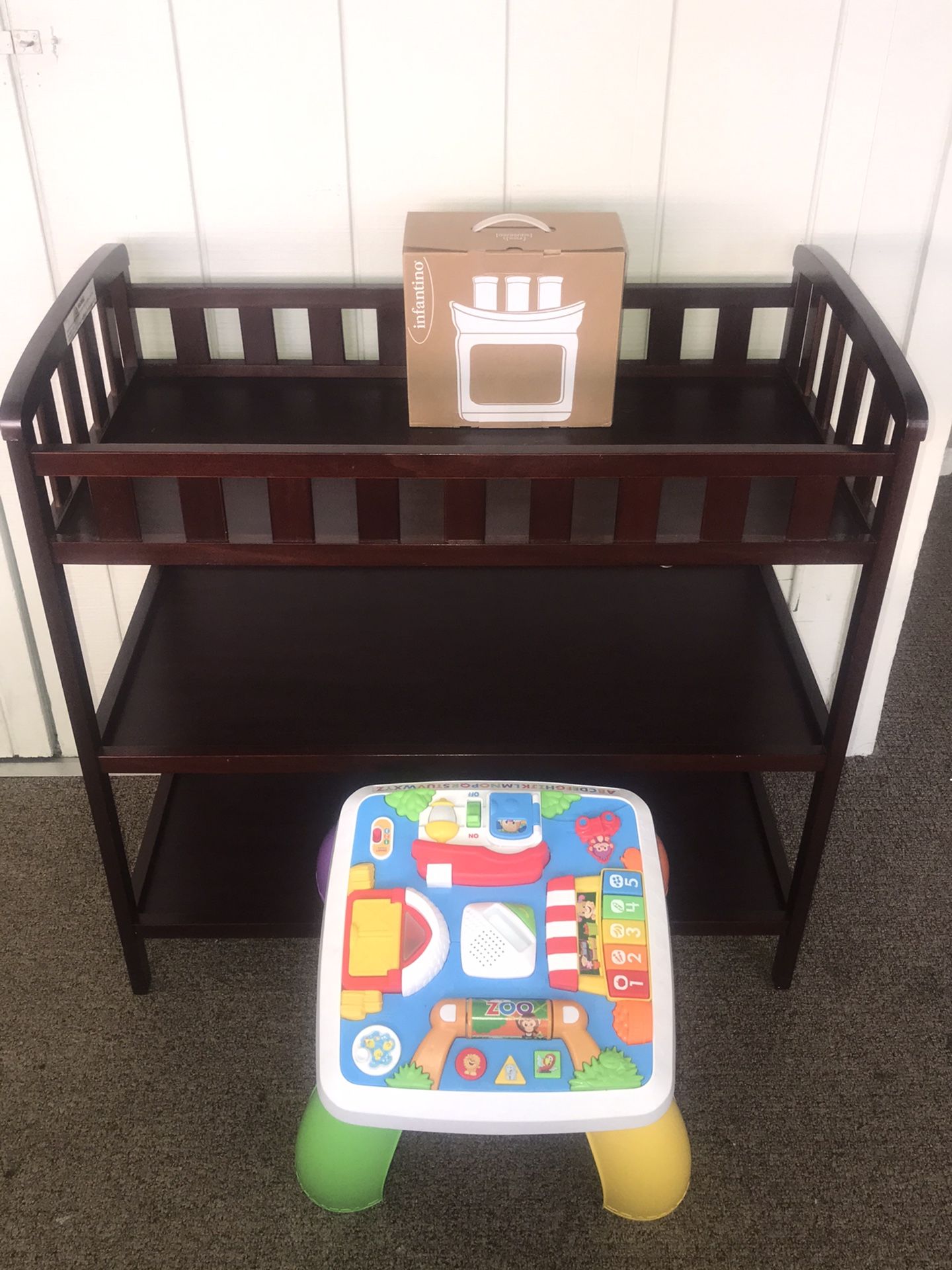 Infantino Squeeze Station and Learning Table. CHANGING TABLE NOT
