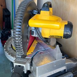 Dewalt 10” Miter Saw Great Condition. $150