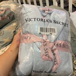 Brand New In Package Victoria Secret Xs Grey “the Cozy Robe” Short Length 