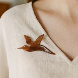 Vintage 1940s Carved Horn Hummingbird Bird Brooch Brown, 2.5x1.25”