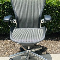 Herman Miller Aeron Size B Aluminum fully loaded posture fit in perfect condition