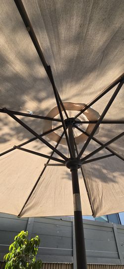 8.5" Umbrella w/solar lights