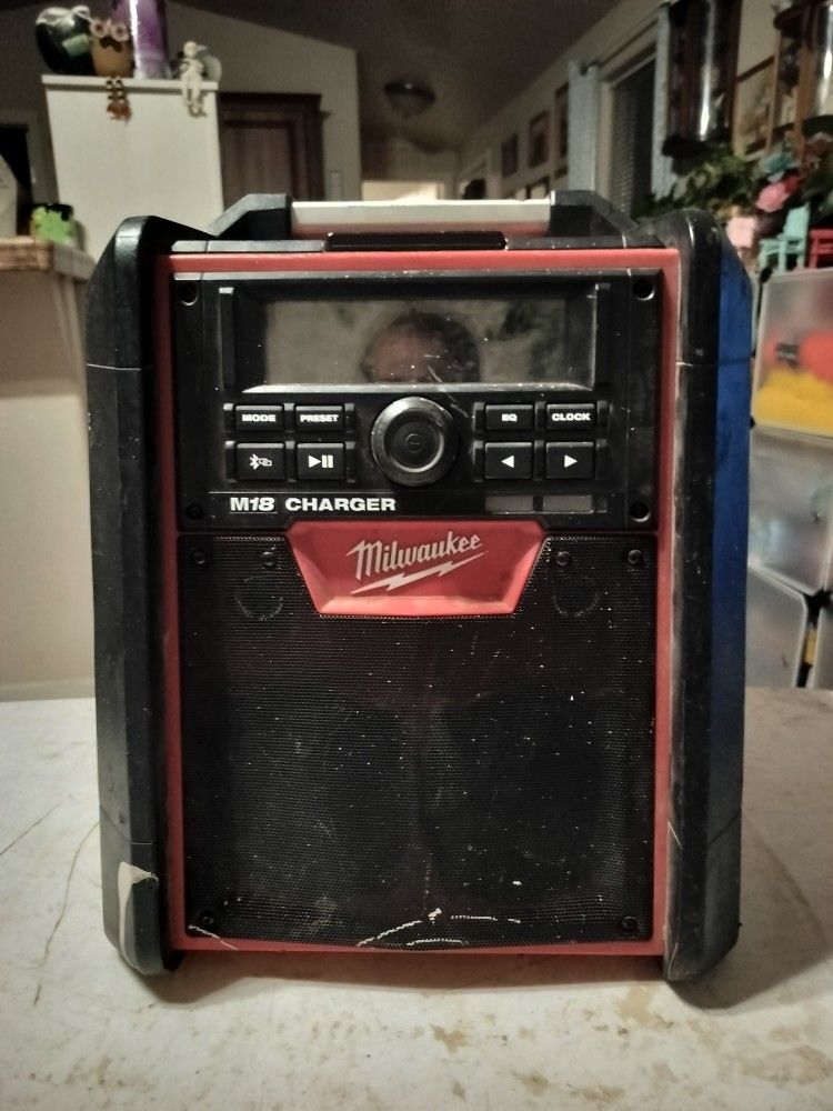 Milwaukee M18 Blue Tooth Radio And Charger