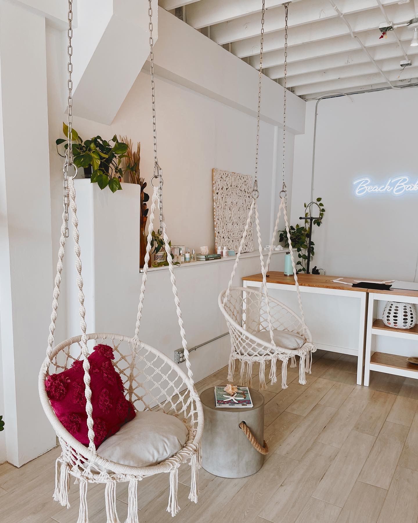 Hanging macrame Chairs With Chain And Hooks