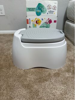 Munchkin 3-in-1 Potty Chair - Potty, Toilet Seat Reducer & Step Stool (Grey)