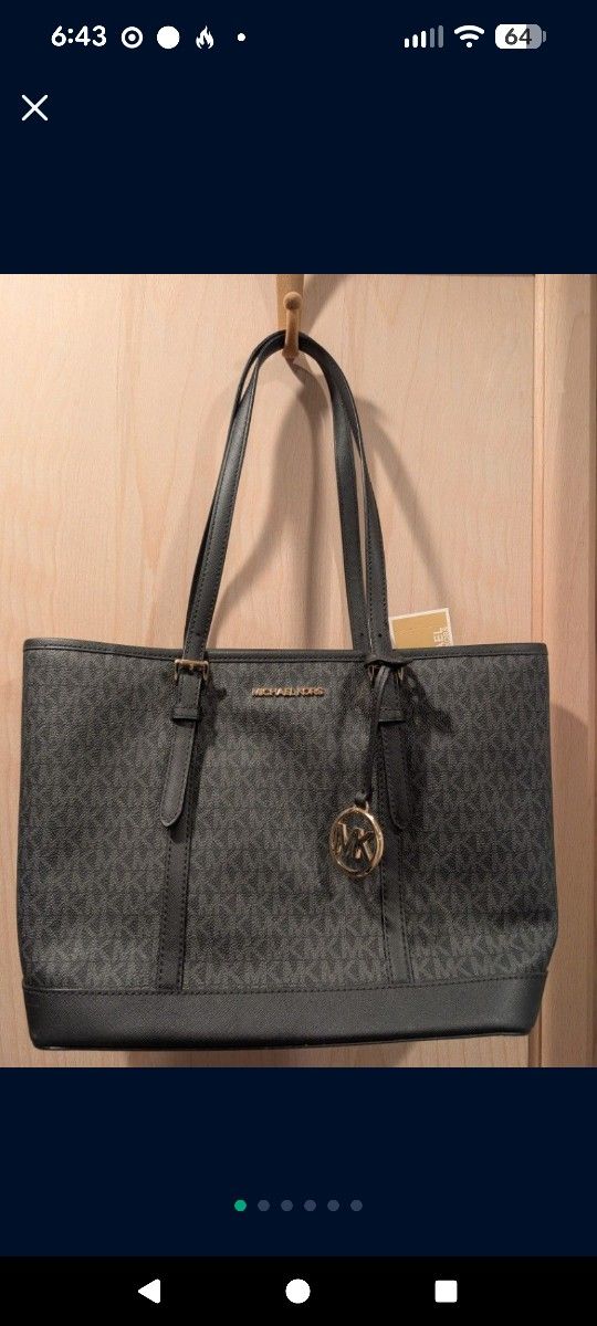 Michael Kors Jet Set Travel Shoulder Tote