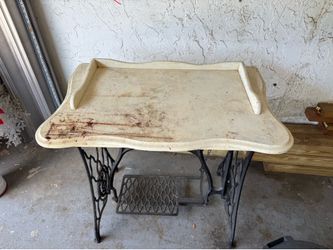 Singer Table