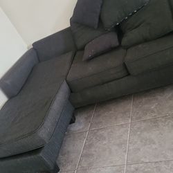 Couch L