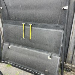 2022 Chevrolet Silverado Oem Truck bed cover  