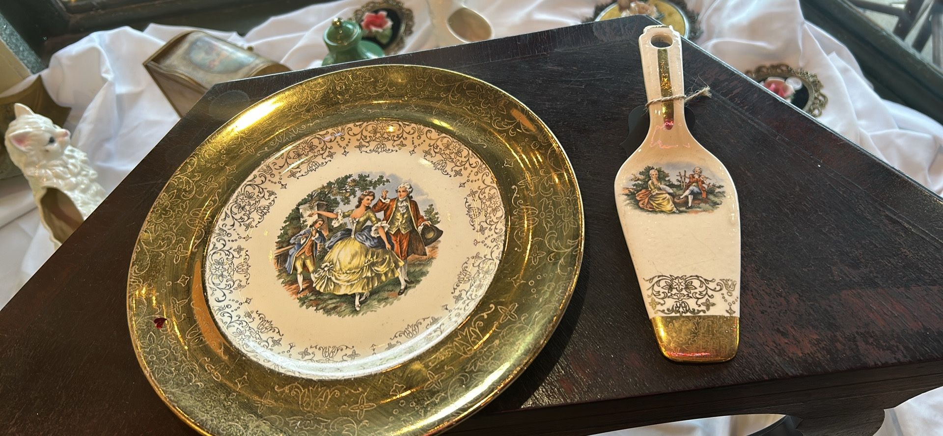 Beautiful 24 karat gold trimmed cake plate with server vintage