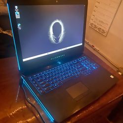 Alienware 17 R5-P31E002 Gaming Laptop