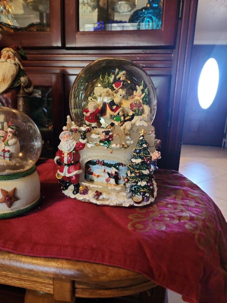 Kirkland Chritmas Musical Globe