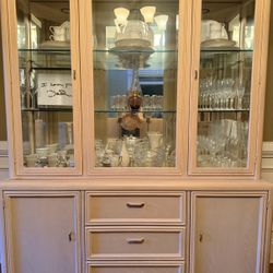 Thomasville Complete Dining Room set.