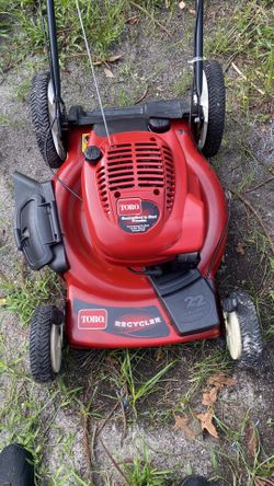 Toro lawnmower self-propelled 675 motor new carburetor just thing is ready to go no bag