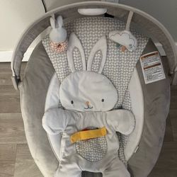 Vibrating Infant Baby Bouncer That lights up BRAND NEW 