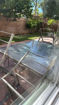 8person seating Patio table n 4 metal chairs