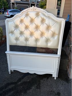 Twin size bed