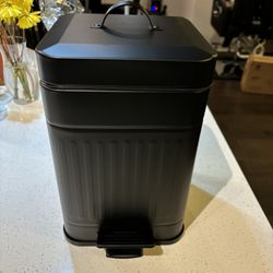 Trash Can 🗑️ 1.6 Gallons 