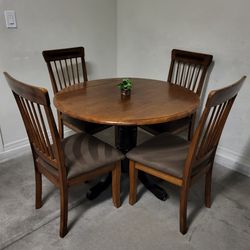 Round Table+ 4 Chairs Good Condition