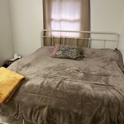 Metal cream frame bed