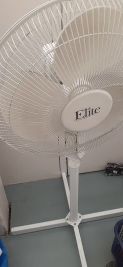 ELITE FAN FLOOR WHITE FAN by Maxi-Matic 16" Oscillating 3 speed