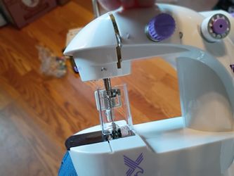 Mini sewing machine