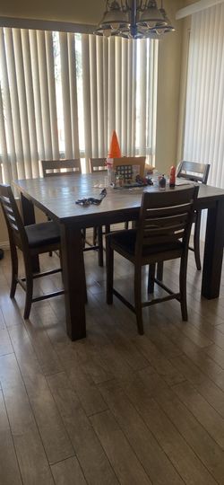 Dinning table for 6