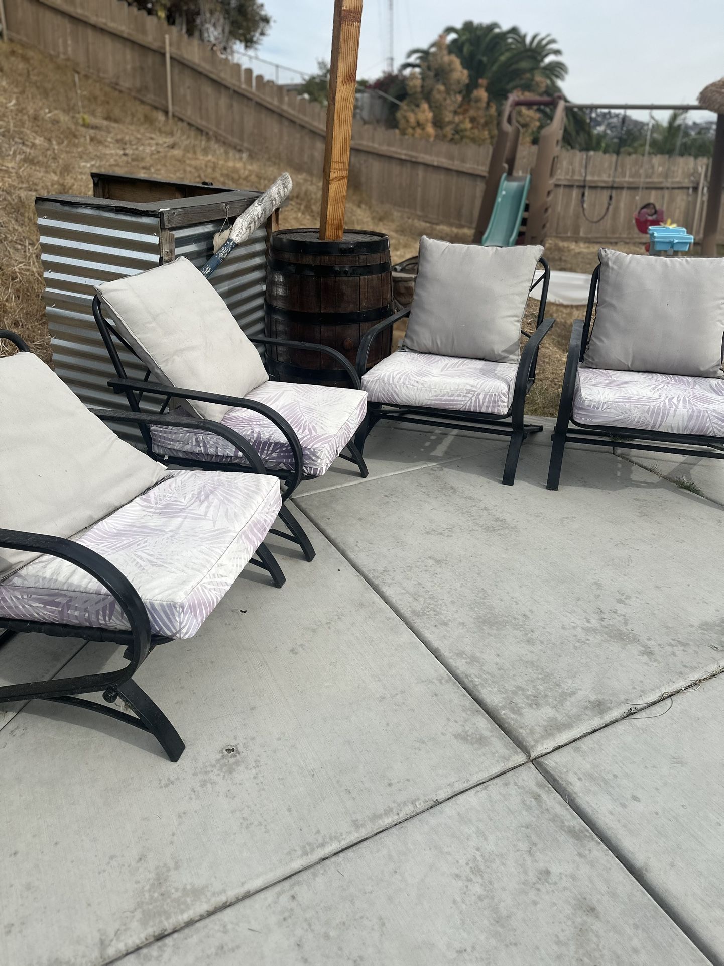 4 Outdoor Chairs
