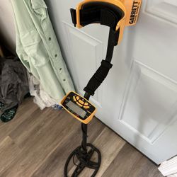 Metal Detectors/ Metal Baseball Cleats 
