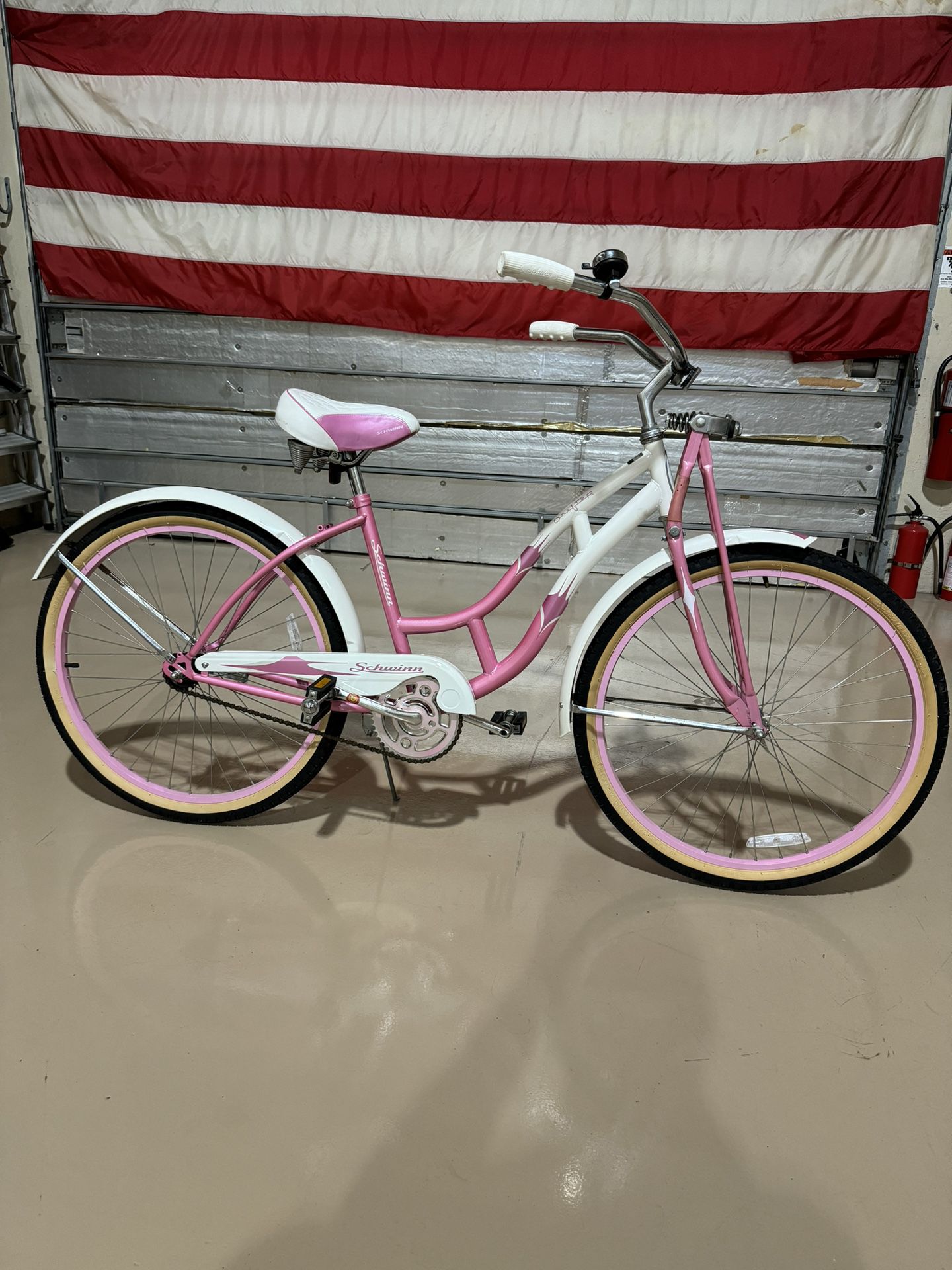 Women’s / Ladies Schwinn 26” Pink Cruiser Bike