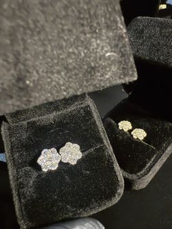6 point floral men’s Moissanite earrings