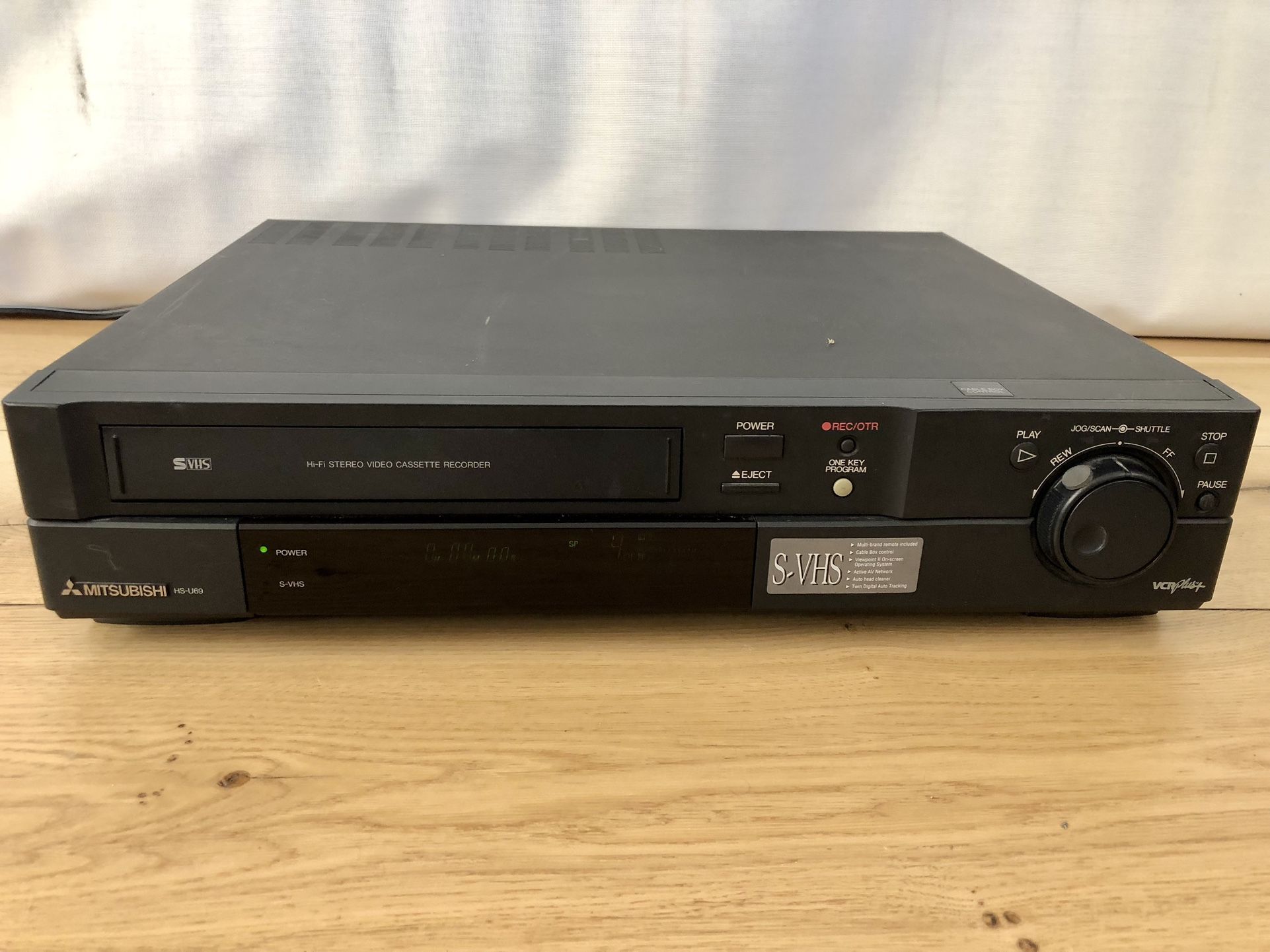 Mitsubishi HS-U69 SVHS VHS VCR Video Recorder S-Video Turns On - FOR PARTS