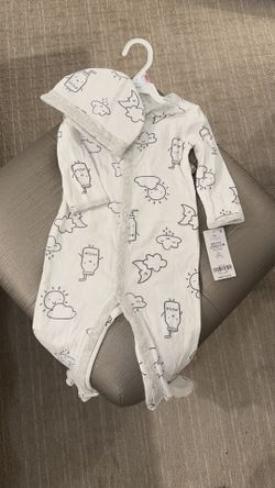 Brand New With Tags Carter’s Baby Layette Footer Pajamas With Hat