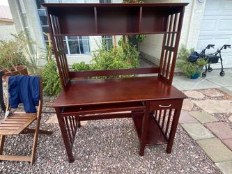 Computer desk