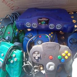 Nintendo 64 And 7 Controller 