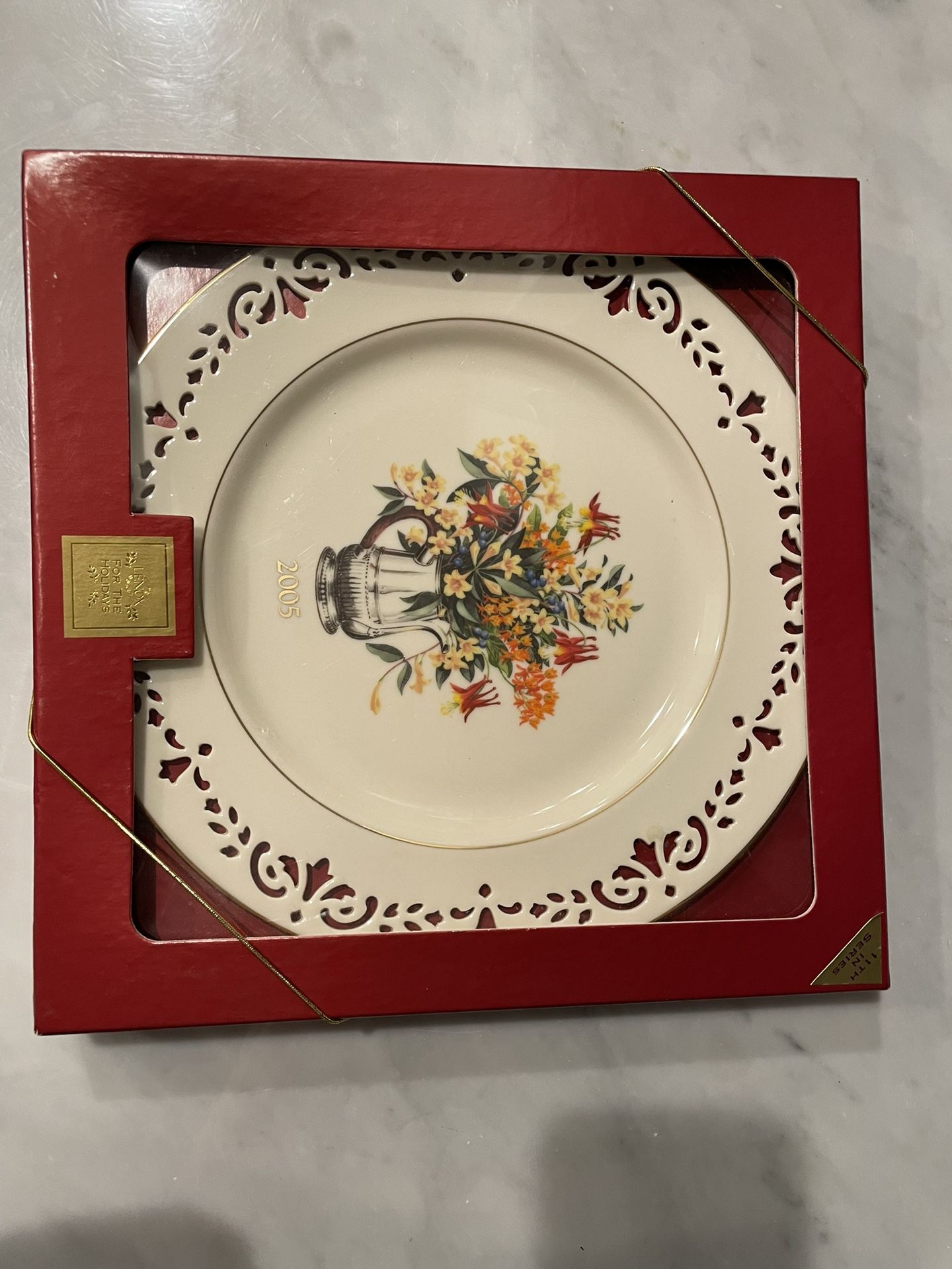 Lenox Collectable Plate 11” Colonial Bouquet South Carolina 11th Series Holidays