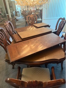 Dining table, 8 chairs with 3 table leaves extenders