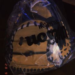 *NEVER USED* 34 Inch Wilson A2000 Catchers Glove