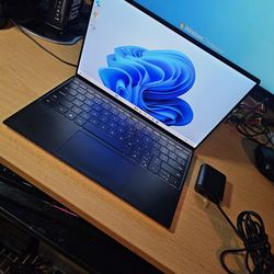 Dell XPS Touchscreen PC.  i7-1185G7-3.0GHz-CPU. 16GB Ram. 512GB m.2 SSD.