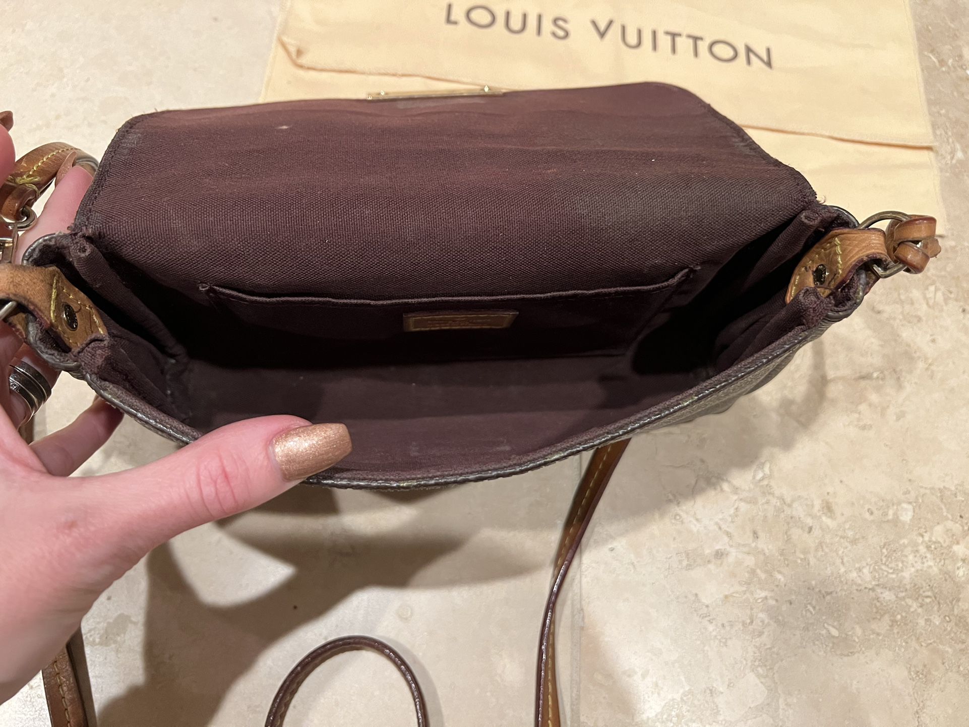 Authentic Louis Vuitton MM favorite models crossbody bags cowhide chain  clutch bag chest bag + dust bag for Sale in Pensacola, FL - OfferUp