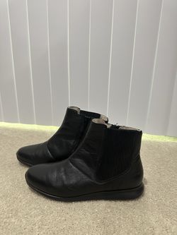 Women black leather ankle boot