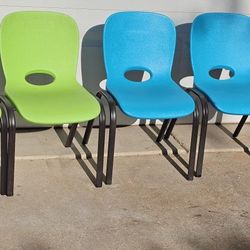 ** 4 kids chairs **
