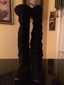 BCBG suede Boots size 6 1/2