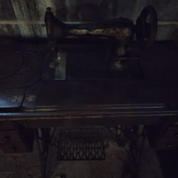 Antique Singer Sewing Machine And Cabinet 